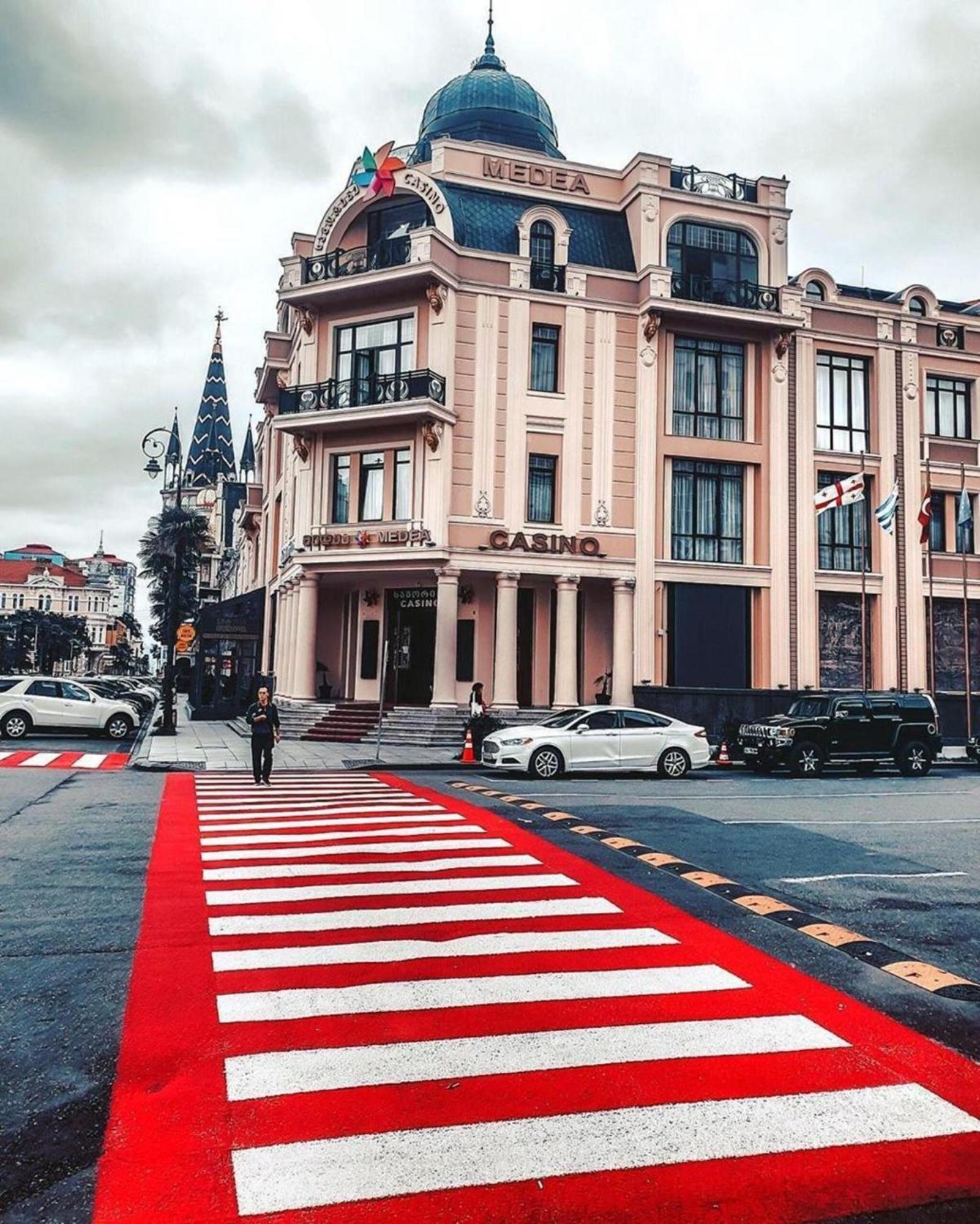 Orbi Aparthotel In Batumi Exteriör bild